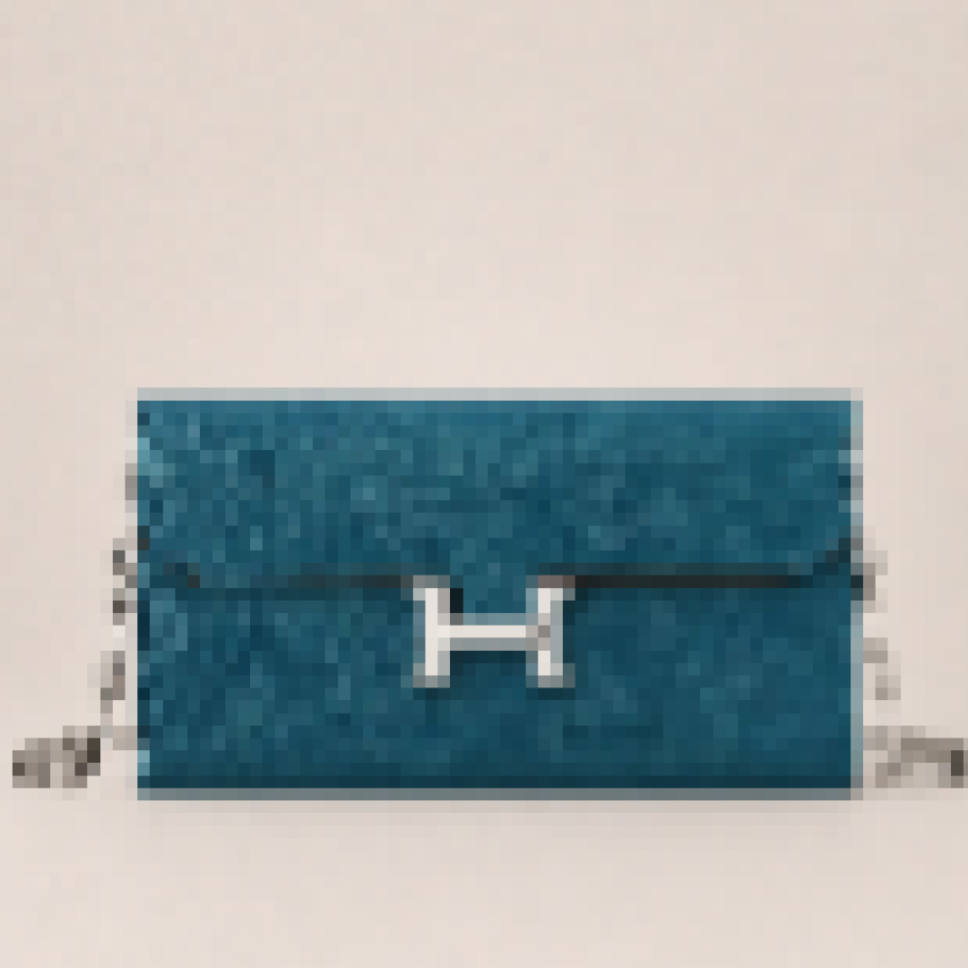 Compact Crossbody Wallet with Chain Strap for Everyday Use