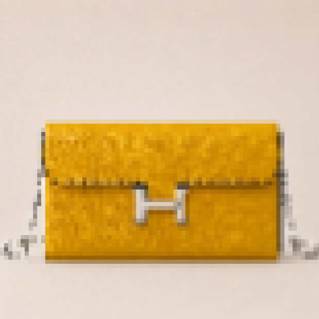 Compact Crossbody Wallet with Chain Strap for Everyday Use