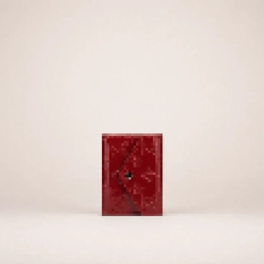 Embossed Compact Trifold Wallet – Elegant Mini Wallet with Textured Design & Multiple Card Slots