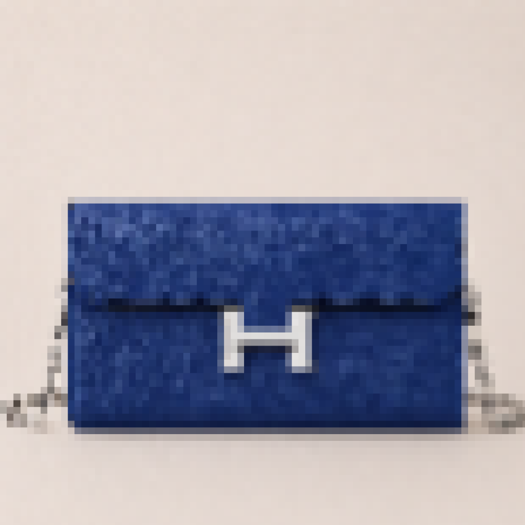 Compact Crossbody Wallet with Chain Strap for Everyday Use